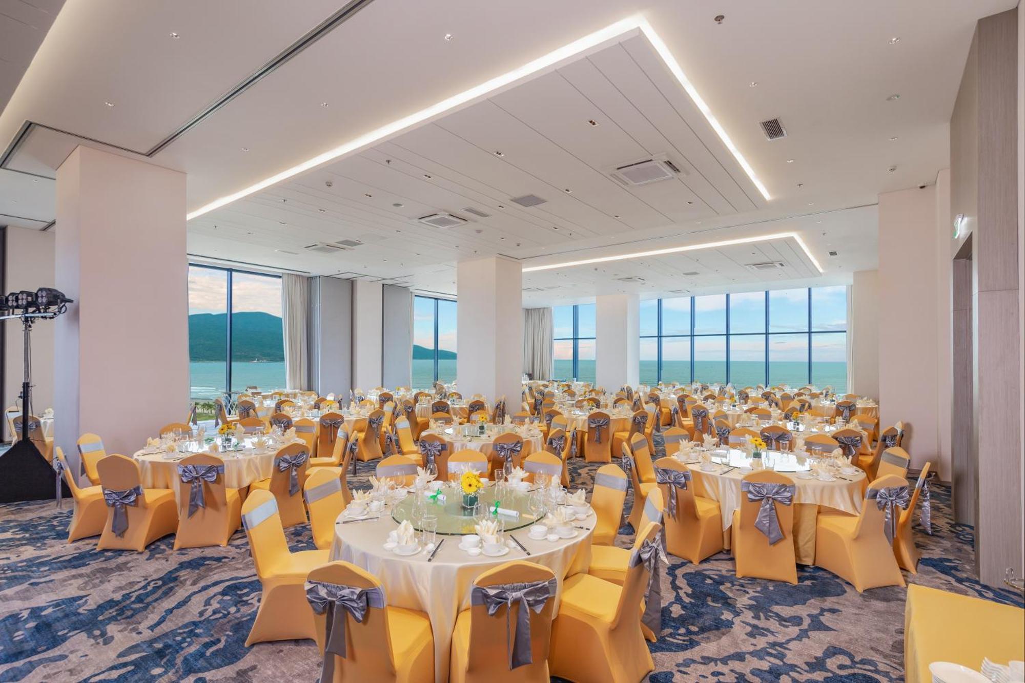 Awaken Da Nang Hotel Buitenkant foto